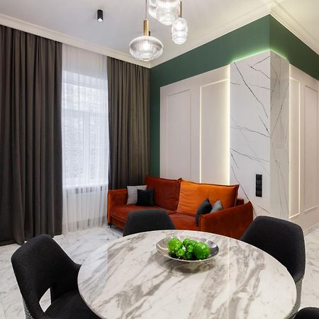 Leogrand Apartments On Franka 35 Львов Экстерьер фото