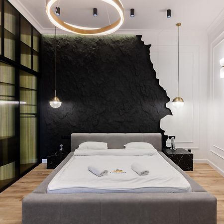 Leogrand Apartments On Franka 35 Львов Экстерьер фото