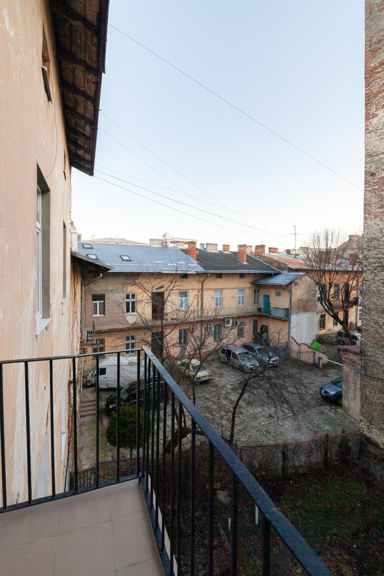Leogrand Apartments On Franka 35 Львов Экстерьер фото