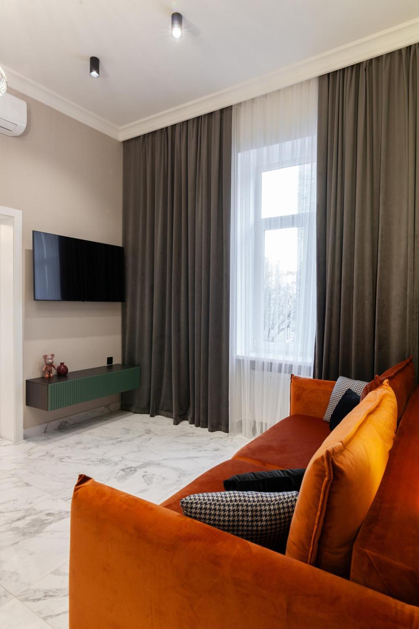 Leogrand Apartments On Franka 35 Львов Экстерьер фото