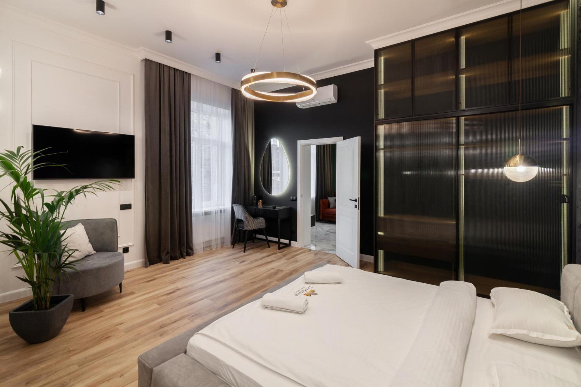 Leogrand Apartments On Franka 35 Львов Экстерьер фото